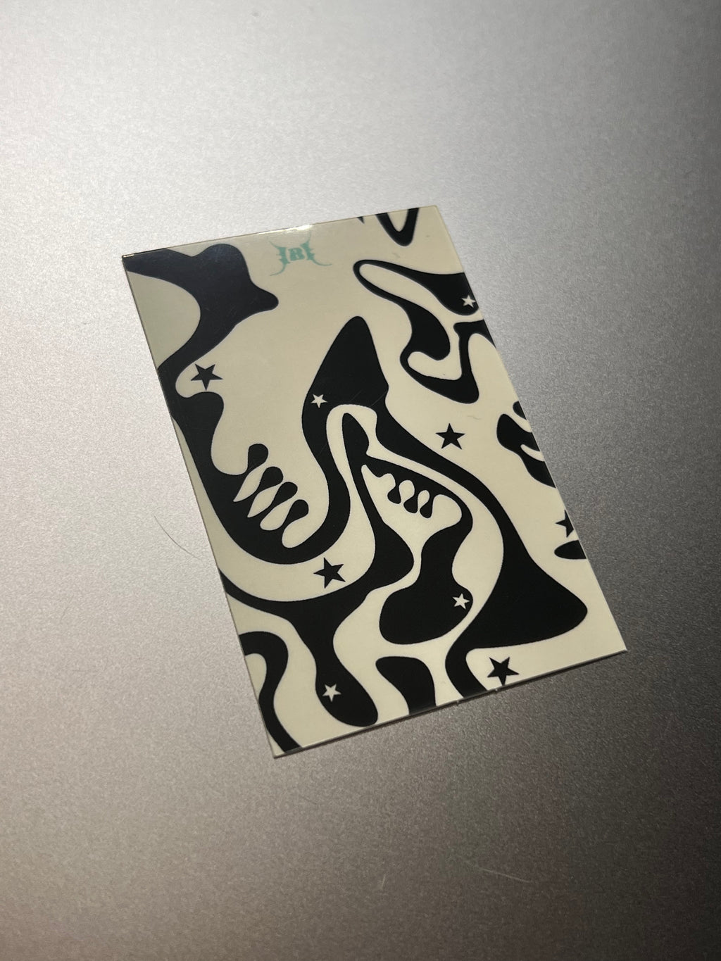 ABSTRACT | BUTTONLESS PEN SKIN